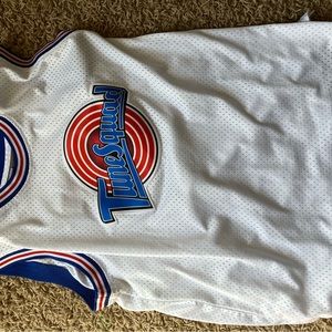 Lola Tune squad jersey